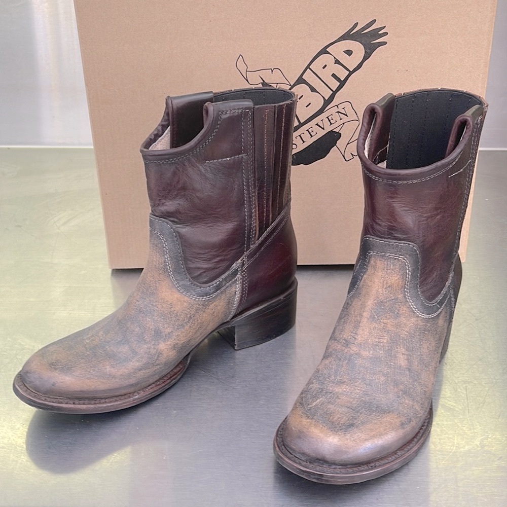 Freebird Merlo in rich brown (almost burgundy) and distressed tan. New!!!
